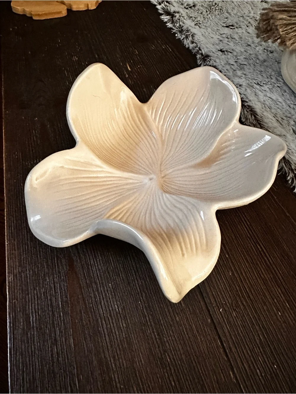 Flower shaped cream color Ceramic decor